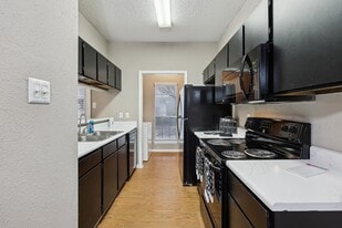 The Willows on Rosemeade in Dallas, TX - Building Photo