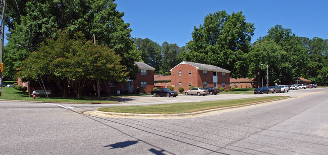 Carolyn Apartments in Raleigh, NC - Foto de edificio - Building Photo