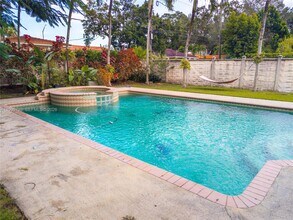 5781 SW 25th St in Miami, FL - Building Photo - Building Photo