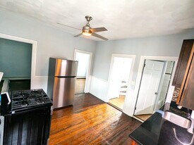 37 Royal St, Unit East side apartment in Providence, RI - Building Photo