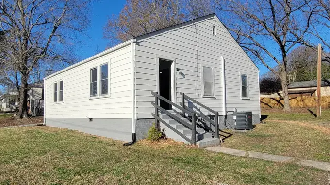 707 Windsor St, Unit 1 Bedroom Apartment in Burlington, NC - Foto de edificio