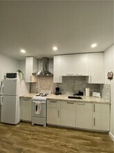 902 NE 38th St in Oakland Park, FL - Building Photo - Building Photo