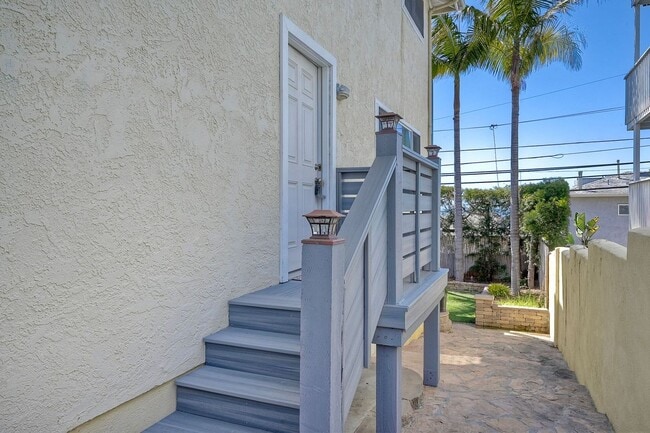 2410 Manchester Ave in Encinitas, CA - Building Photo - Building Photo