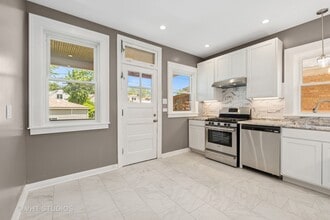 6236 W Cornelia Ave in Chicago, IL - Building Photo - Building Photo