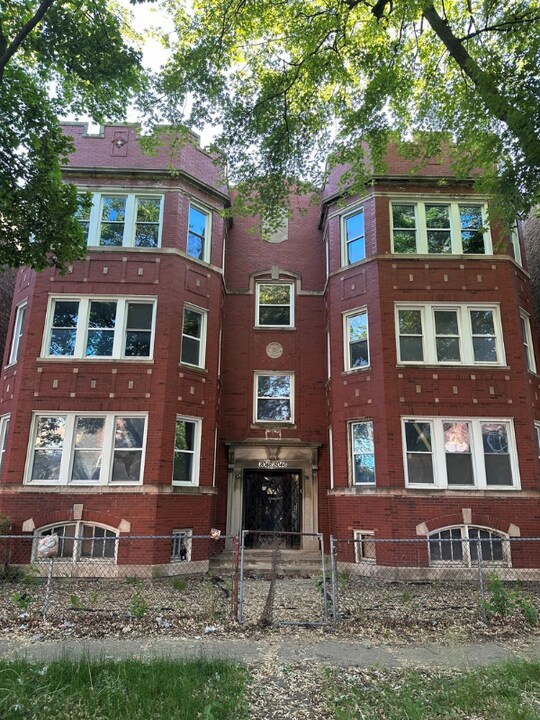 8046 S Ellis Ave in Chicago, IL - Building Photo