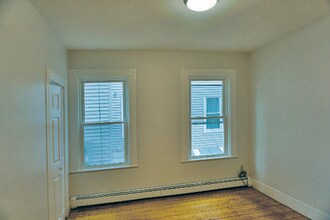 10 Clary St, Unit 4 in Cambridge, MA - Building Photo - Building Photo
