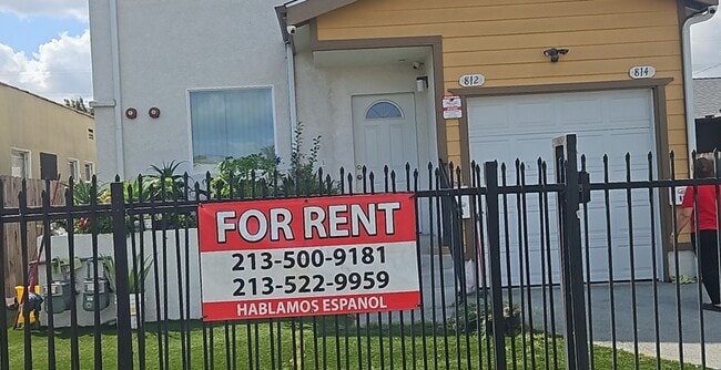 property at 812 E 76th Pl