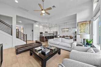 5820 Harper Park Dr in Austin, TX - Building Photo - Building Photo