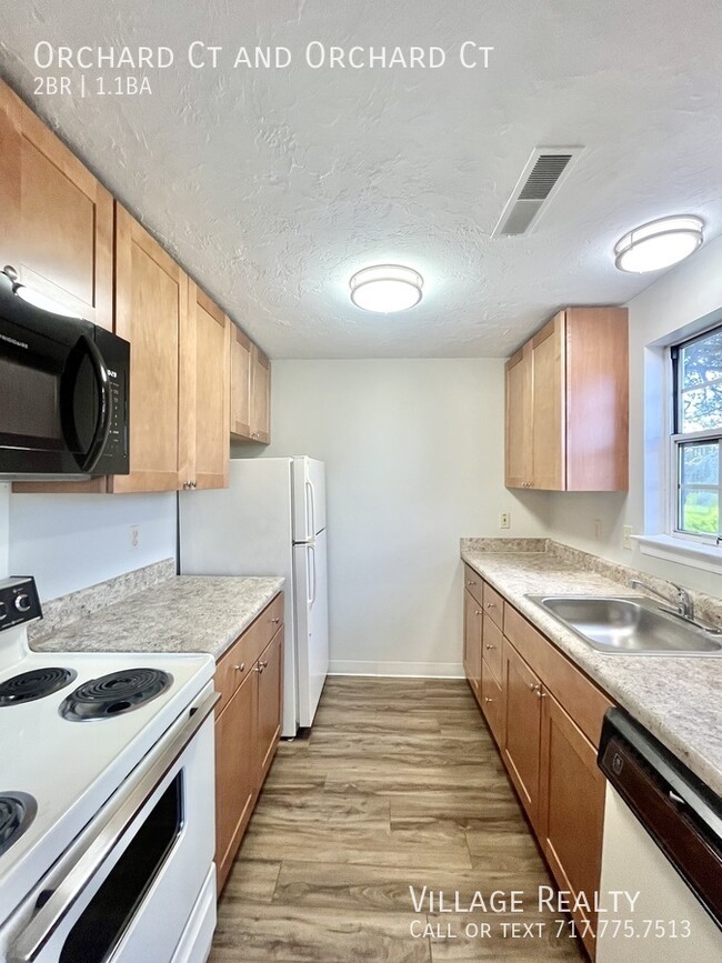 402 Orchard Ct in Red Lion, PA - Building Photo - Building Photo
