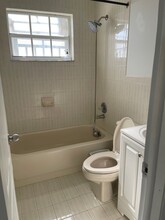 312 NW 36th Ct, Unit Rear unit in Miami, FL - Foto de edificio - Building Photo
