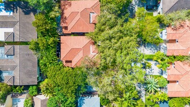 2624 Lincoln Ave in Miami, FL - Building Photo - Building Photo