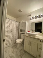 1651 S Juniper St in Escondido, CA - Foto de edificio - Building Photo