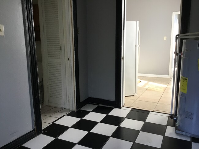 400 Avenue B, Unit B in Marrero, LA - Foto de edificio - Building Photo