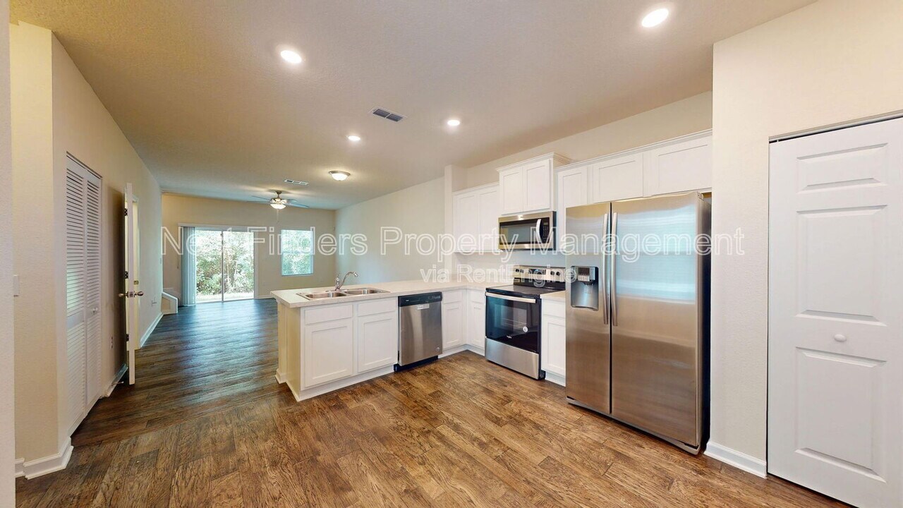 93 Scotch Pebble Dr in Jacksonville, FL - Building Photo