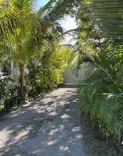 2542 Monroe St, Unit Apartment 2 in Hollywood, FL - Building Photo - Building Photo