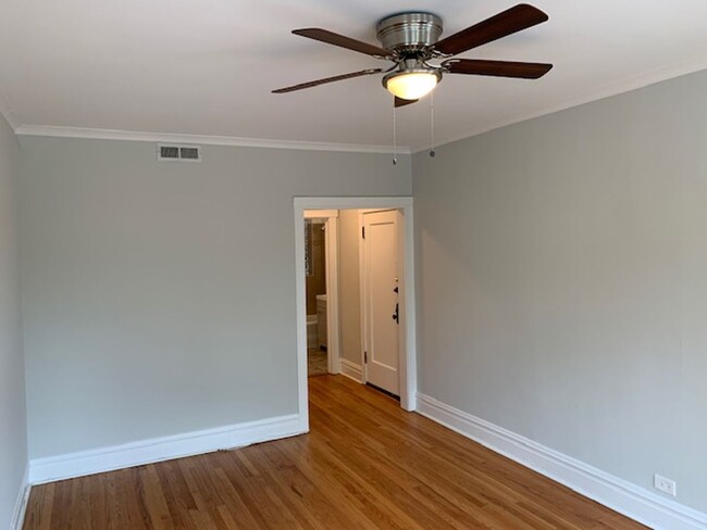 2301 W Addison St, Unit #2301-2 in Chicago, IL - Foto de edificio - Building Photo