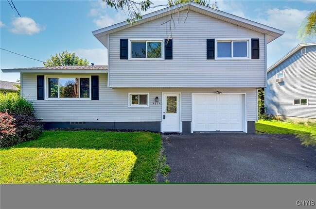 4114 Wetzel Rd in Liverpool, NY - Building Photo - Building Photo