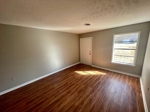 801 Monroe St in Clinton, MS - Building Photo - Building Photo