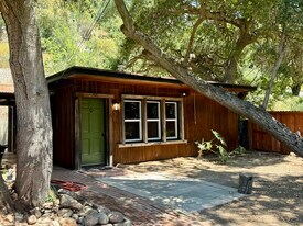 1619 Oak Dr in Topanga, CA - Building Photo