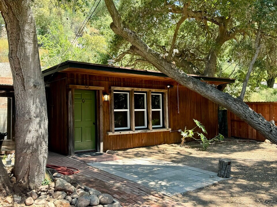 1619 Oak Dr in Topanga, CA - Building Photo