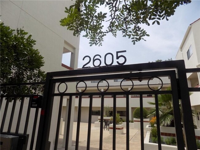 2605 Enfield Rd in Austin, TX - Foto de edificio - Building Photo