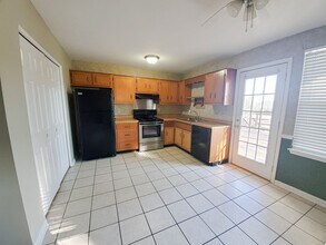 921 Kingsbury Dr in Clarksville, TN - Foto de edificio - Building Photo