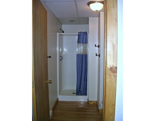 105 Mechanic St-Unit -3 in East Brookfield, MA - Foto de edificio - Building Photo