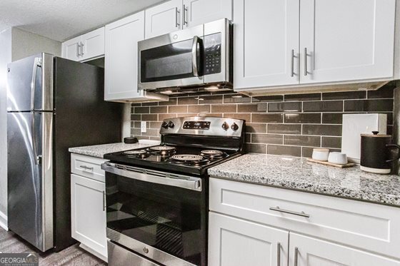 3833 Peachtree Rd NE in Atlanta, GA - Building Photo