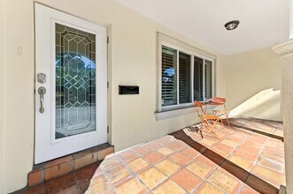 2101 NE 25th St in Wilton Manors, FL - Building Photo - Building Photo
