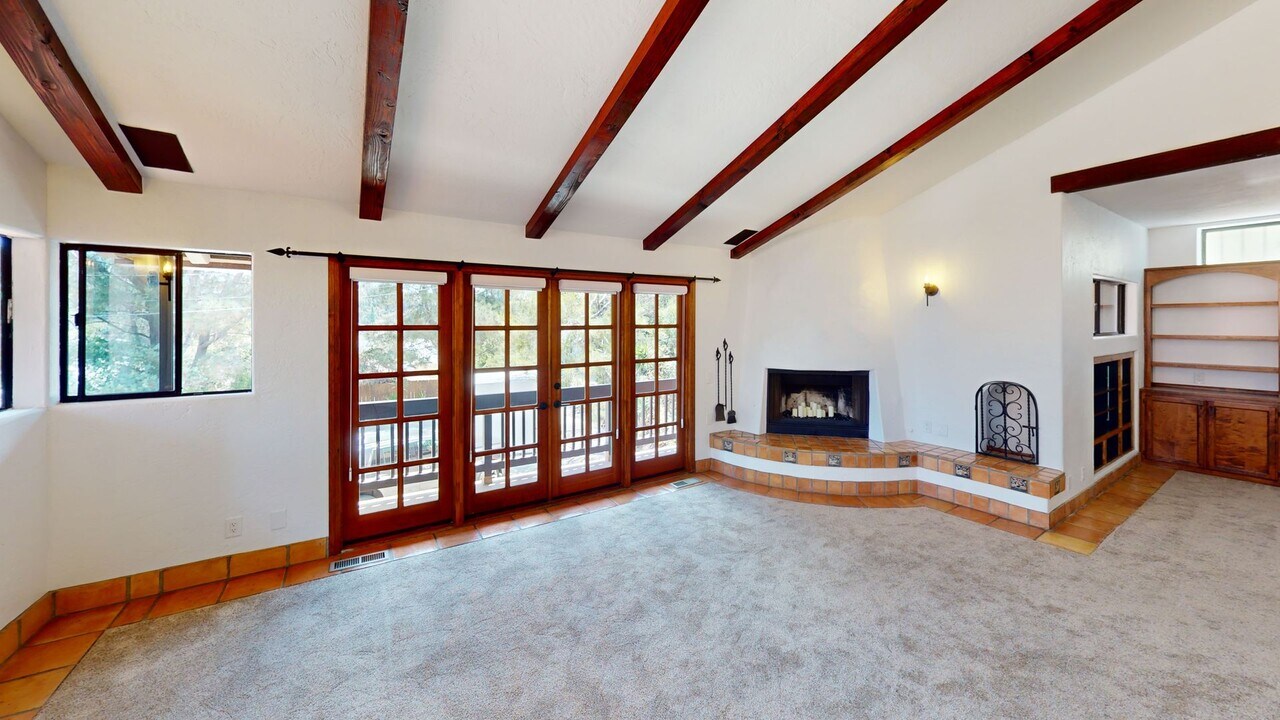 3120 Goldfinch St in San Diego, CA - Building Photo