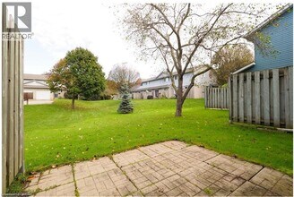 455 Kingscourt Dr in Waterloo, ON - Building Photo - Building Photo