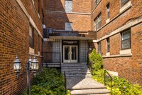 Queen Mary Apartments in Montréal, QC - Building Photo - Building Photo