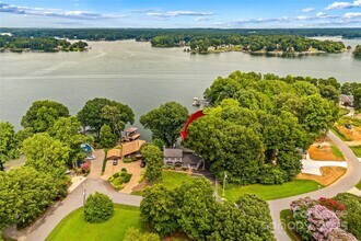 9598 Riviera Dr in Lake Norman of Catawba, NC - Building Photo - Building Photo