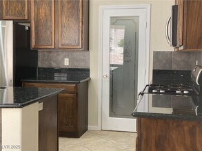 3826 Discovery Creek Ave in North Las Vegas, NV - Building Photo - Building Photo