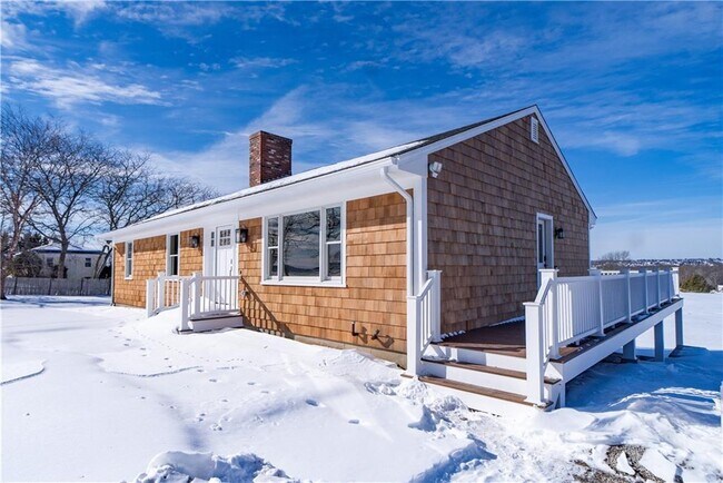 3211 Main Rd in Tiverton, RI - Building Photo - Building Photo