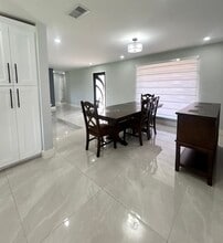 10401 SW 93rd St in Miami, FL - Building Photo - Building Photo