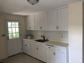 14 Division St in Danbury, CT - Building Photo