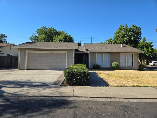 property at 2000 Dorset Ln