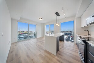 5 York Garden Wy in Toronto, ON - Building Photo