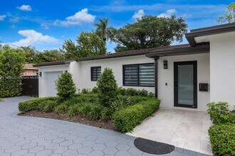 5641 SW 67th Ave in South Miami, FL - Building Photo - Building Photo