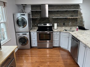 94 N Bedford St, Unit B in Arlington, VA - Building Photo - Building Photo