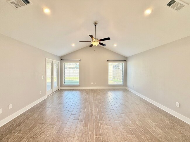 6090 Dunridge Drive in Pace, FL - Building Photo - Building Photo