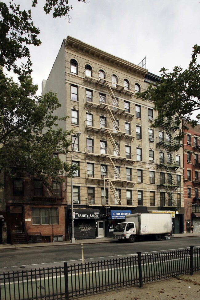 66-68 Rivington St in New York, NY - Building Photo - Building Photo