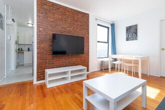 1789 1st Ave, Unit SI ID1032063P in New York, NY - Building Photo - Building Photo