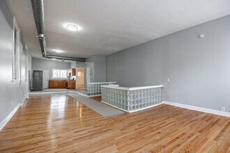 1877 N Milwaukee Ave, Unit 3 in Chicago, IL - Foto de edificio - Building Photo