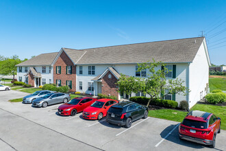 Vistas Condominium Vi in Powell, OH - Foto de edificio - Building Photo