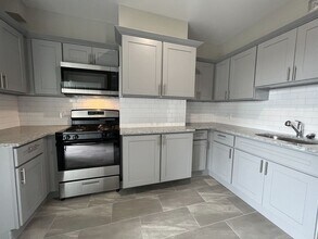 53 Hawkins St in Newark, NJ - Foto de edificio - Building Photo