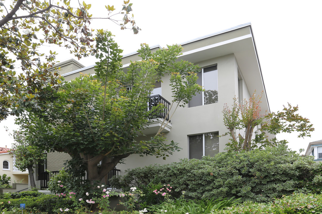 253 S Doheny Dr in Beverly Hills, CA - Building Photo