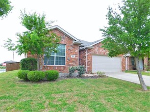701 Lone Pine Dr in Little Elm, TX - Foto de edificio - Building Photo