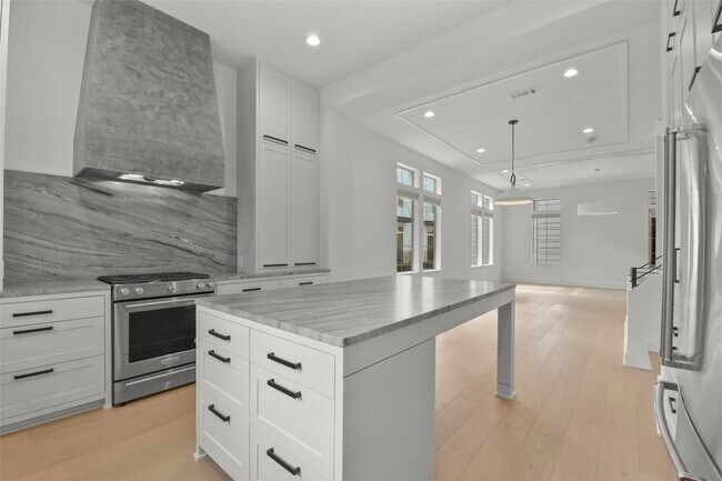 1247 Peden St in Houston, TX - Building Photo - Building Photo